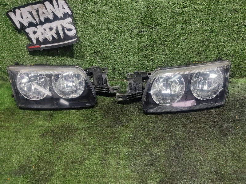 Фара Nissan R