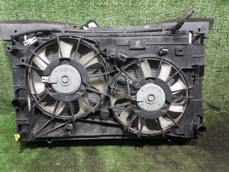 Радиатор основной передний для TOYOTA PRIUS ALPHA ZVW41 2ZRFXE, 16400-37260 4 ракурс Радиатор основной передний для TOYOTA PRIUS ALPHA ZVW41 2ZRFXE, 16400-37260 4 ракурс
