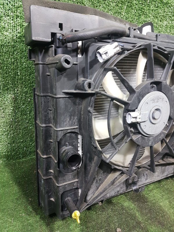 Радиатор основной передний для TOYOTA PRIUS ALPHA ZVW41 2ZRFXE, 16400-37260 5 ракурс Радиатор основной передний для TOYOTA PRIUS ALPHA ZVW41 2ZRFXE, 16400-37260 5 ракурс