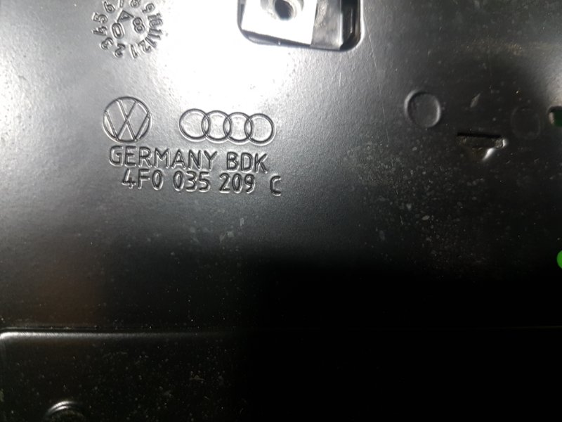 Кронштейн блока управления A4 2009 8K5 CDHB