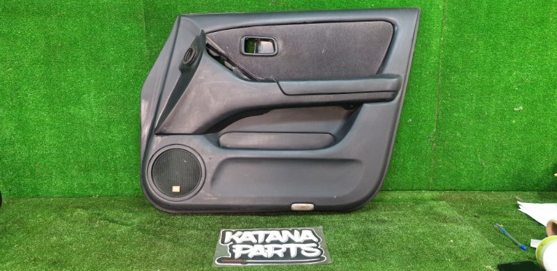 Обшивка двери передняя правая TOYOTA HARRIER ACU10 2AZFE 67610-48010 контрактная