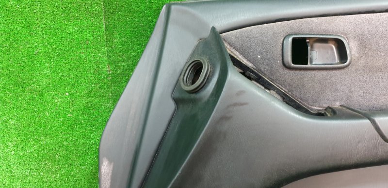 Обшивка двери передняя правая TOYOTA HARRIER ACU10 2AZFE