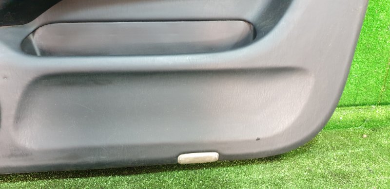 Обшивка двери передняя правая HARRIER ACU10 2AZFE