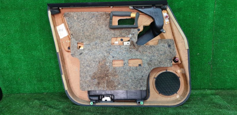 Обшивка двери передняя правая HARRIER ACU10 2AZFE