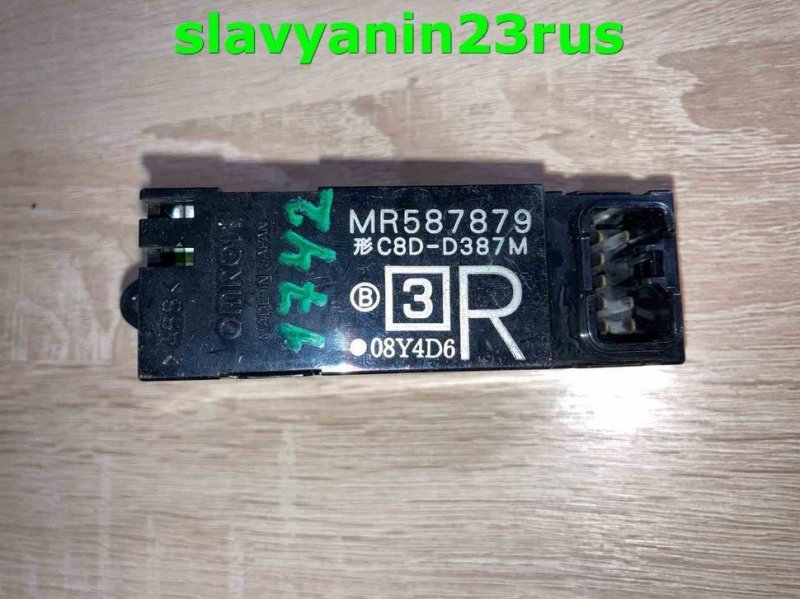 Кнопка стеклоподъемника задняя правая Mitsubishi Lancer 2006 CS3A 4g18 MR587879 Б/У
