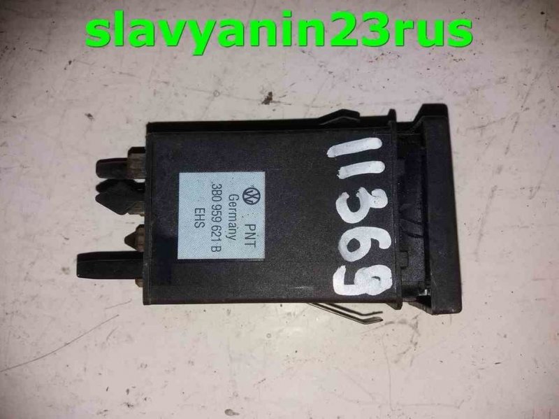 Кнопка подогрева заднего стекла Passat 1996 B5 AHL