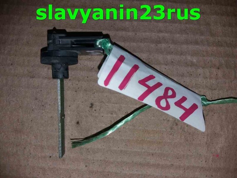 Запчасть датчик температуры воздуха в салоне Volkswagen Passat 1996 B5 AHL 4B0 820 539 Б/У Датчик температуры воздуха в салоне Volkswagen Passat 1996 B5 AHL 4B0 820 539 Б/У