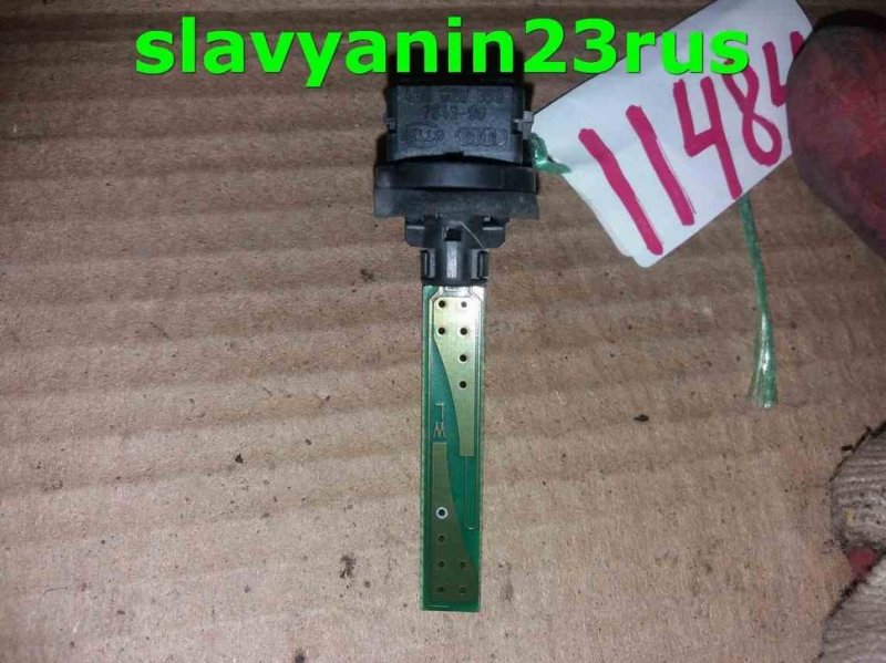 Датчик температуры воздуха в салоне Volkswagen Passat B5 AHL Датчик температуры воздуха в салоне Volkswagen Passat B5 AHL