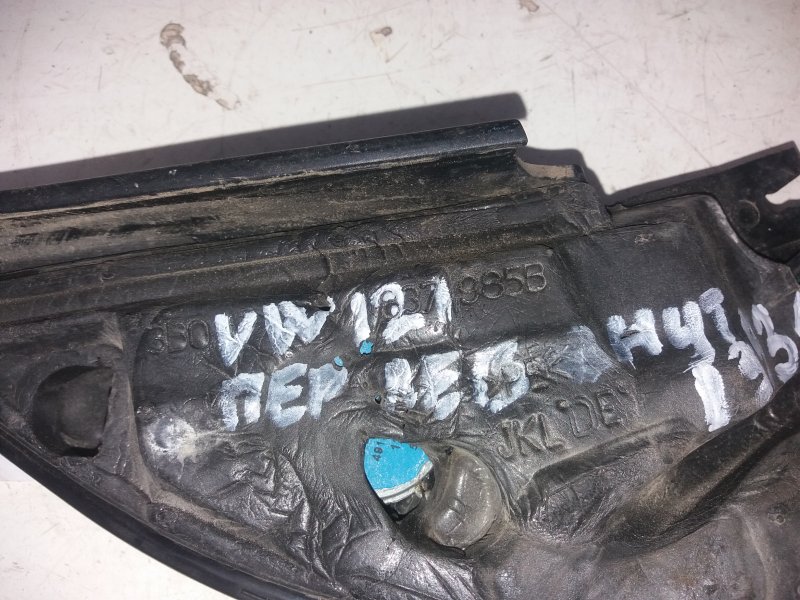 Уголок двери внутренний передний левый Passat 2003 B5+ AWM
