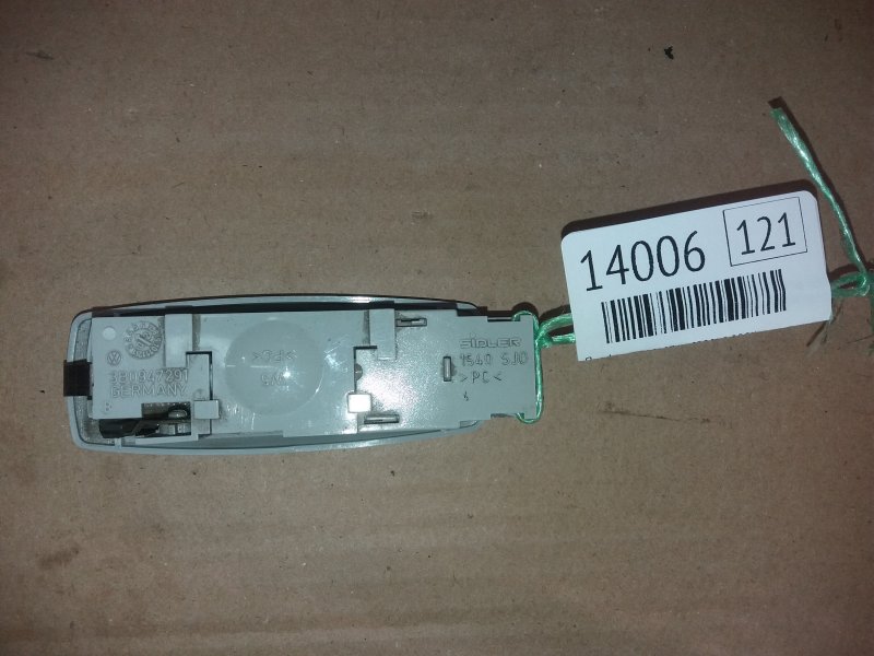Плафон подсветки салона задний Volkswagen Passat B5+ AWM