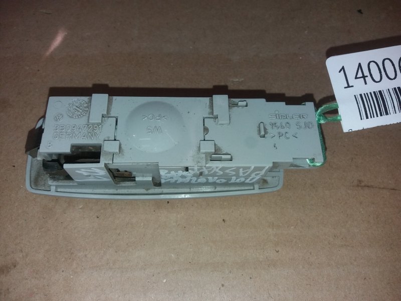 Плафон подсветки салона задний Passat 2003 B5+ AWM