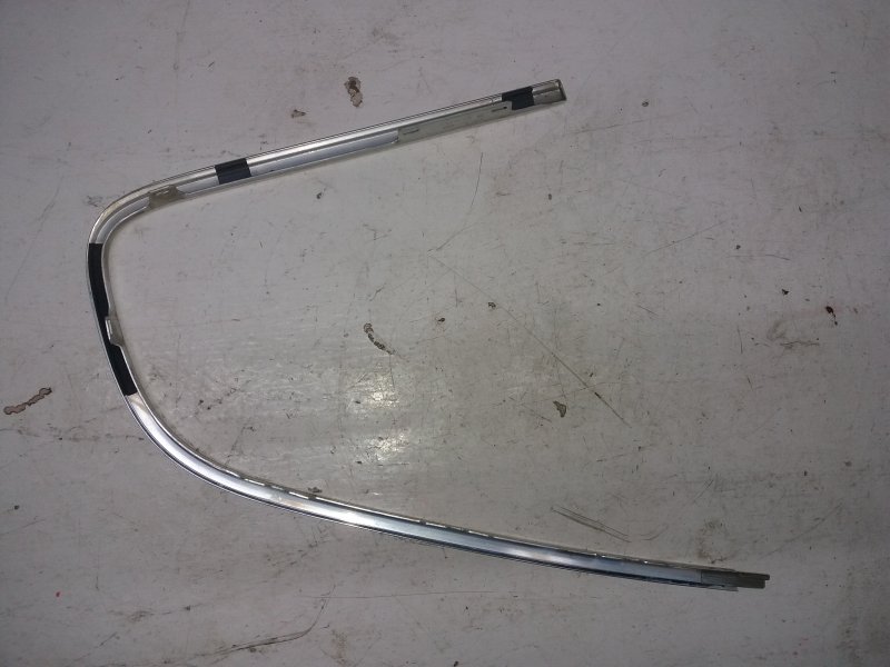 Молдинг стекла задний правый Volkswagen Passat B5+ AWM