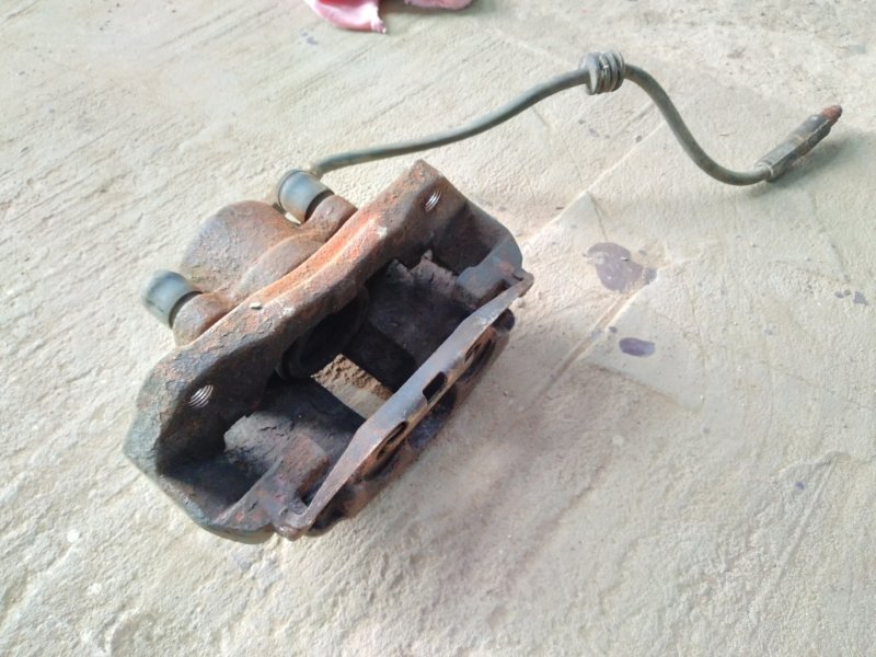 Суппорт тормозной передний правый Vito 1997 W638 M 111 E23