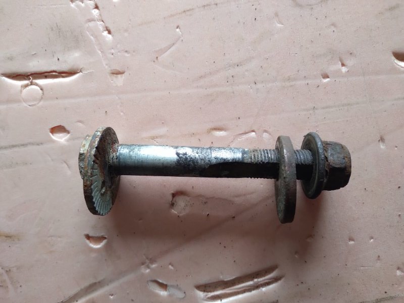 Запчасть болт развальный Mitsubishi Carisma 2003 DA1A 4G92 Б/У Болт развальный Mitsubishi Carisma 2003 DA1A 4G92 Б/У