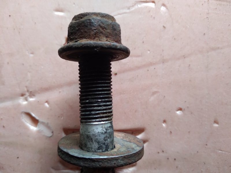 Болт развальный Mitsubishi Carisma DA1A 4G92 Болт развальный Mitsubishi Carisma DA1A 4G92