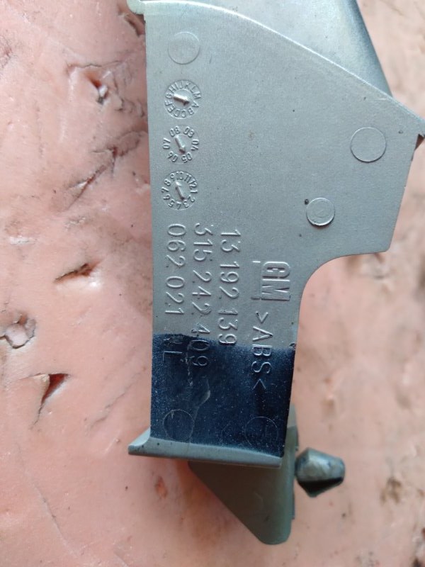 Заглушка кузова передняя левая Astra 2005 L48 Z16XEP Заглушка кузова передняя левая Astra 2005 L48 Z16XEP