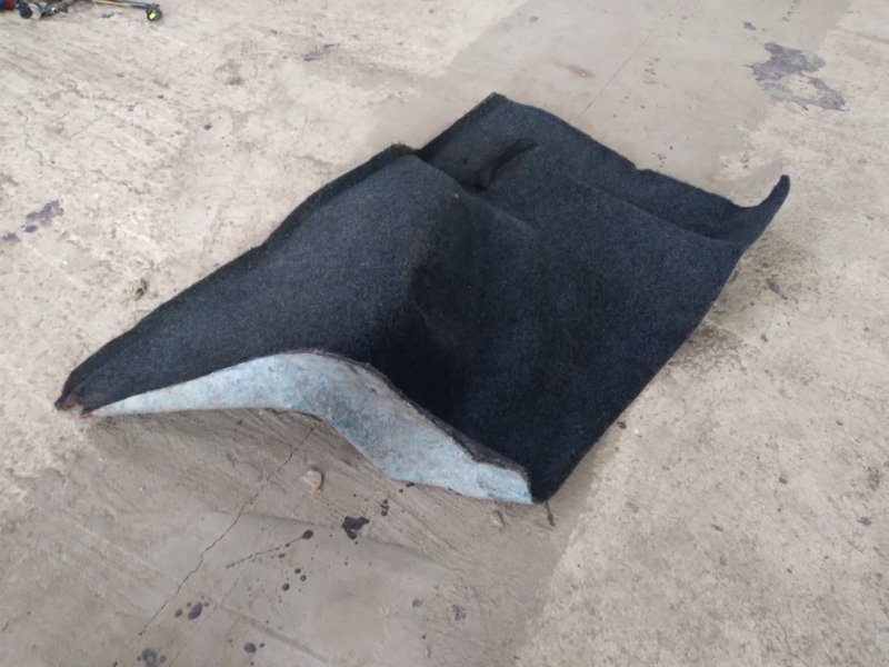 Обшивка багажника задняя левая Focus 1999 DFW FYDC Обшивка багажника задняя левая Focus 1999 DFW FYDC