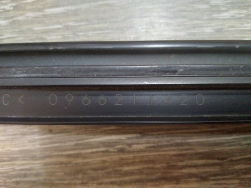 Молдинг стекла передний правый Lancer Cedia 2002 CS2A 4g15 mpi