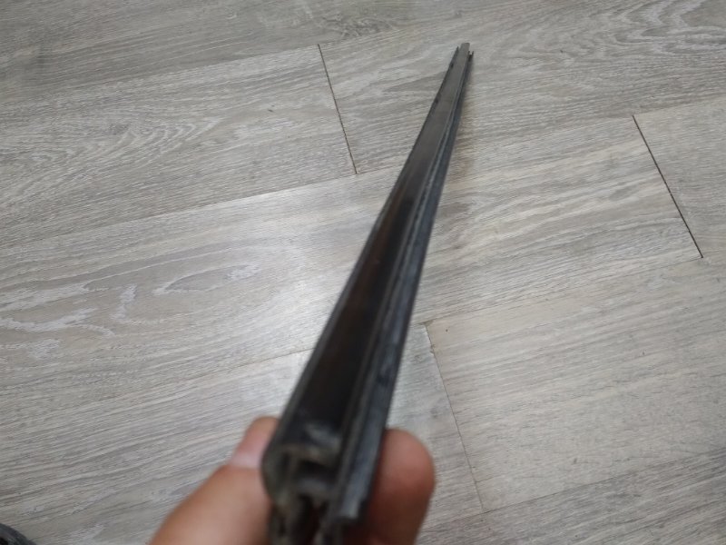 Молдинг стекла передний правый Lancer Cedia 2002 CS2A 4g15 mpi