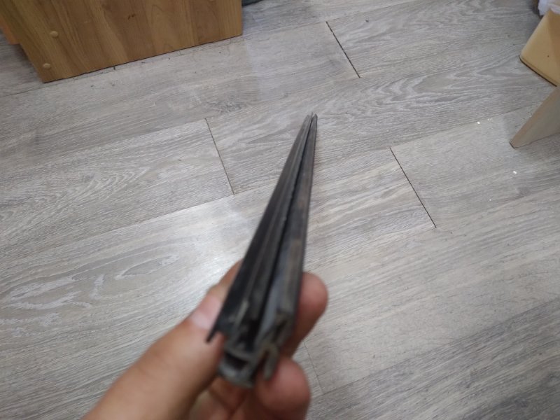 Молдинг стекла передний правый Lancer Cedia 2002 CS2A 4g15 mpi