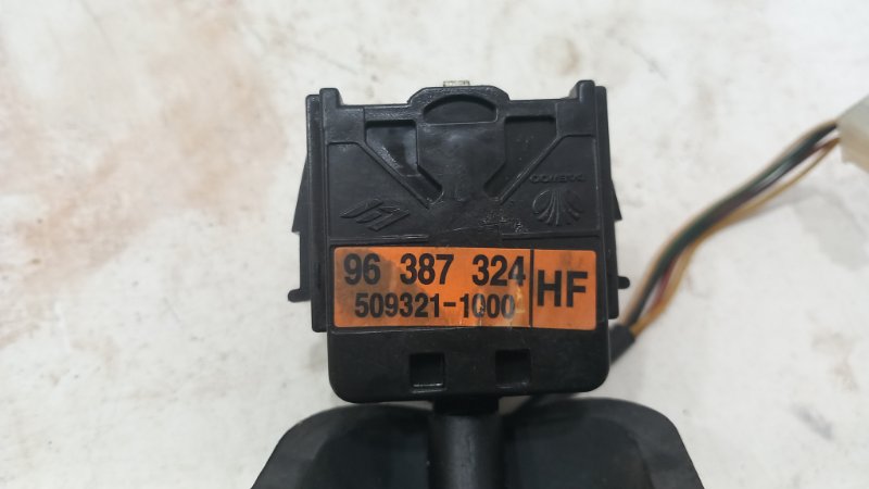 Подрулевой переключатель поворотников Lacetti 2008 J200 F16D3 Подрулевой переключатель поворотников Lacetti 2008 J200 F16D3