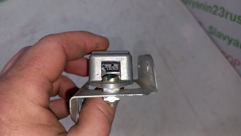 Датчик SRS боковой правый Carisma 1998 DA2A 4g93 GDI