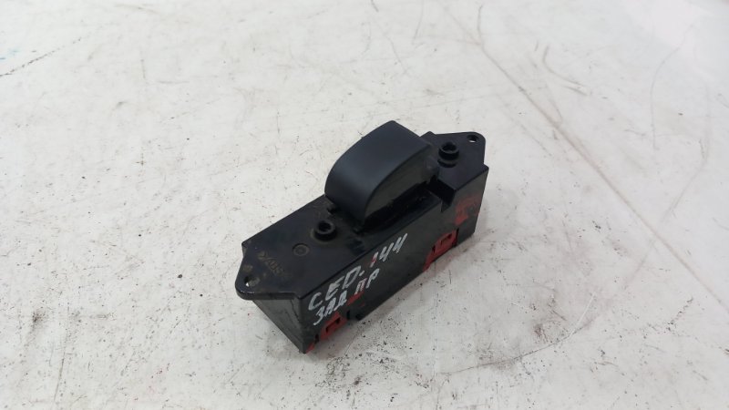 Кнопка стеклоподъемника задняя правая Mitsubishi Lancer Cedia CS2A 4g15 mpi