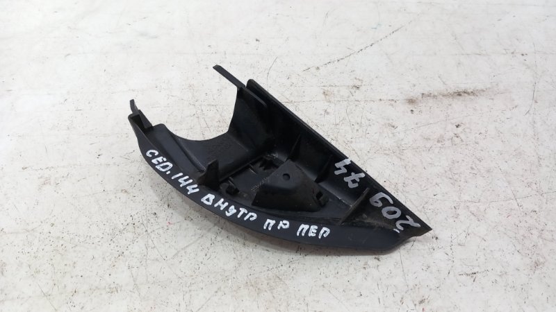Уголок двери внутренний передний правый Lancer Cedia 2003 CS2A 4g15 mpi Уголок двери внутренний передний правый Lancer Cedia 2003 CS2A 4g15 mpi