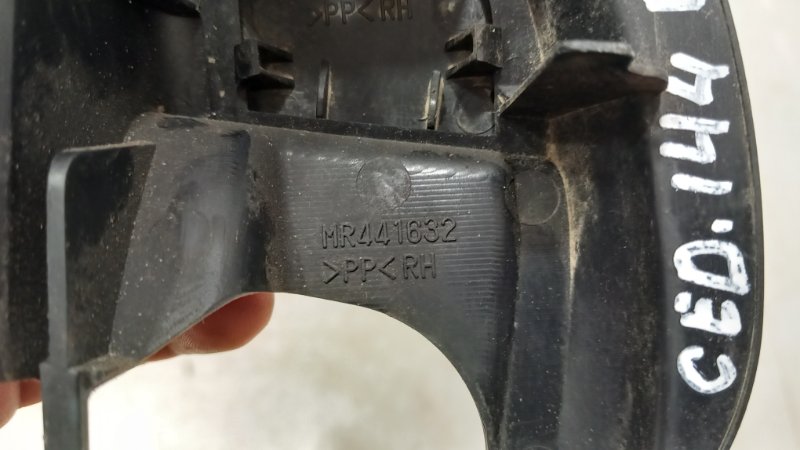 Уголок двери внутренний передний правый Lancer Cedia 2003 CS2A 4g15 mpi Уголок двери внутренний передний правый Lancer Cedia 2003 CS2A 4g15 mpi