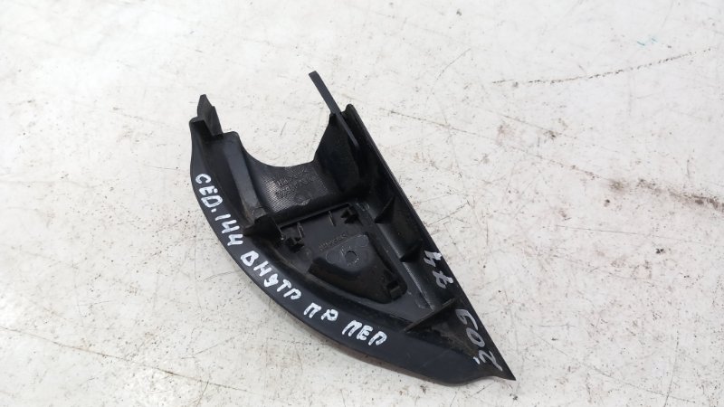 Уголок двери внутренний передний правый Lancer Cedia 2003 CS2A 4g15 mpi Уголок двери внутренний передний правый Lancer Cedia 2003 CS2A 4g15 mpi