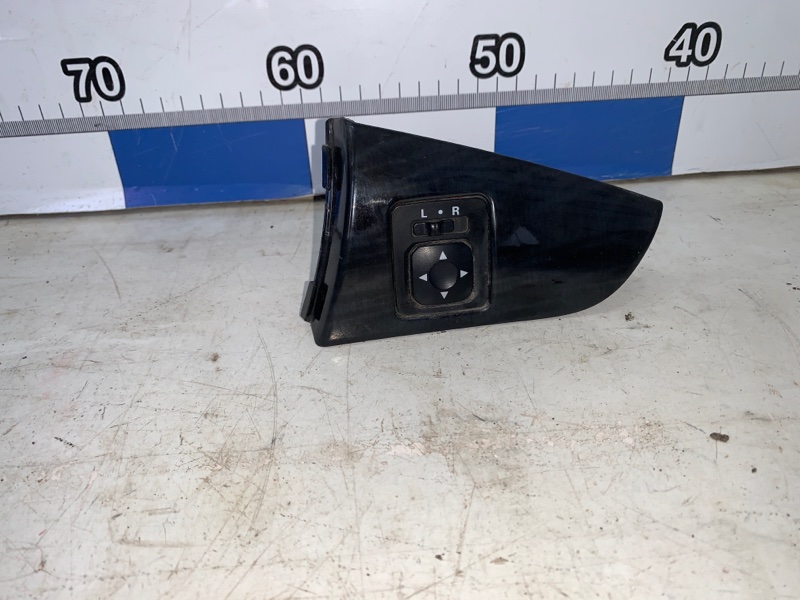 Блок управления зеркалами правый Mitsubishi Lancer Cedia 2003 CS2A 4g15 mpi MR506514/18 Б/У