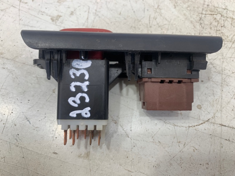 Кнопка аварийной сигнализации Laguna 1996 B56S/T/0 F3P 670