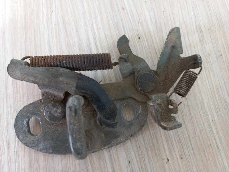 Замок багажника Mitsubishi Galant E55A 4G63 Замок багажника Mitsubishi Galant E55A 4G63