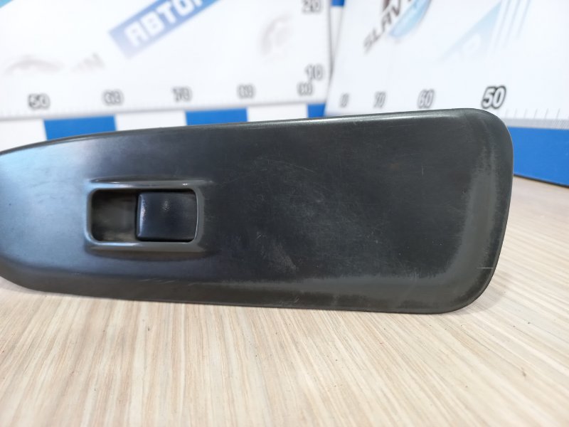 Кнопка стеклоподъемника передняя правая Lancer 2007 CS3A 4g18