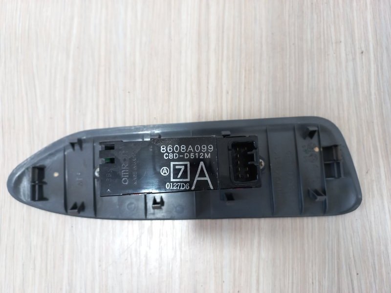 Кнопка стеклоподъемника передняя правая Lancer 2007 CS3A 4g18