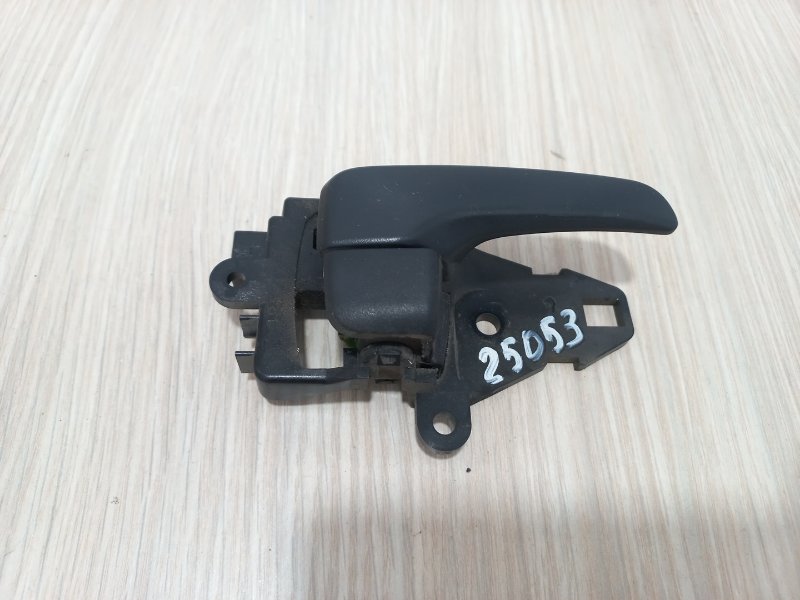 Ручка двери внутренняя задняя правая Colt 2005 Z23W 4a91 Ручка двери внутренняя задняя правая Colt 2005 Z23W 4a91
