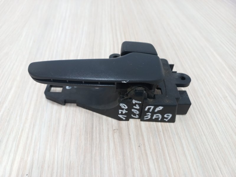 Ручка двери внутренняя задняя правая Colt 2005 Z23W 4a91 Ручка двери внутренняя задняя правая Colt 2005 Z23W 4a91