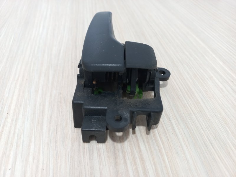 Ручка двери внутренняя задняя правая Colt 2005 Z23W 4a91 Ручка двери внутренняя задняя правая Colt 2005 Z23W 4a91