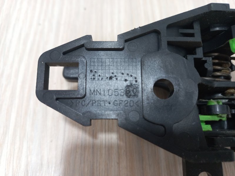 Ручка двери внутренняя задняя правая Colt 2005 Z23W 4a91 Ручка двери внутренняя задняя правая Colt 2005 Z23W 4a91