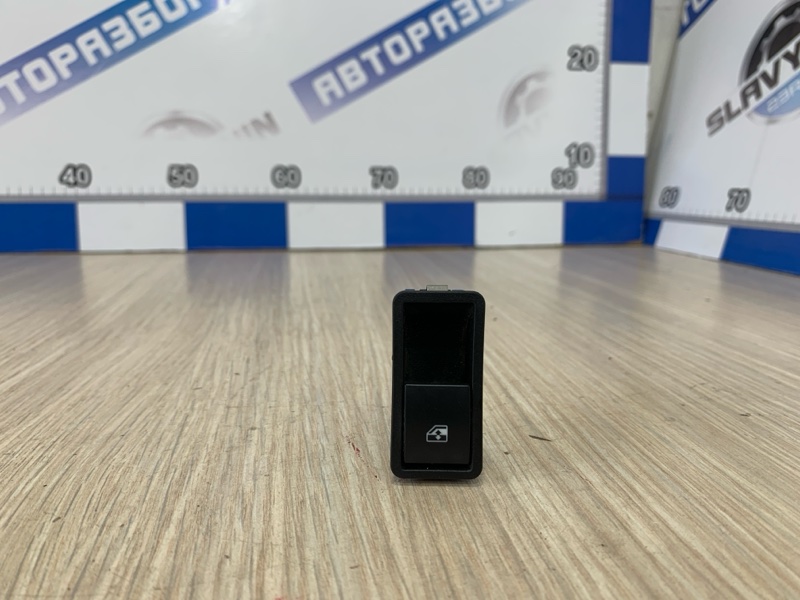 Кнопка стеклоподъемника Opel Zafira 2006 A05 Z18XER 13228711 Б/У