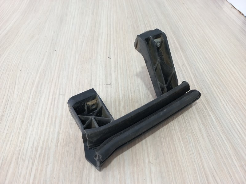 Направляющая стекла двери задняя правая 408 2013 NFU TU5JP4 Направляющая стекла двери задняя правая 408 2013 NFU TU5JP4