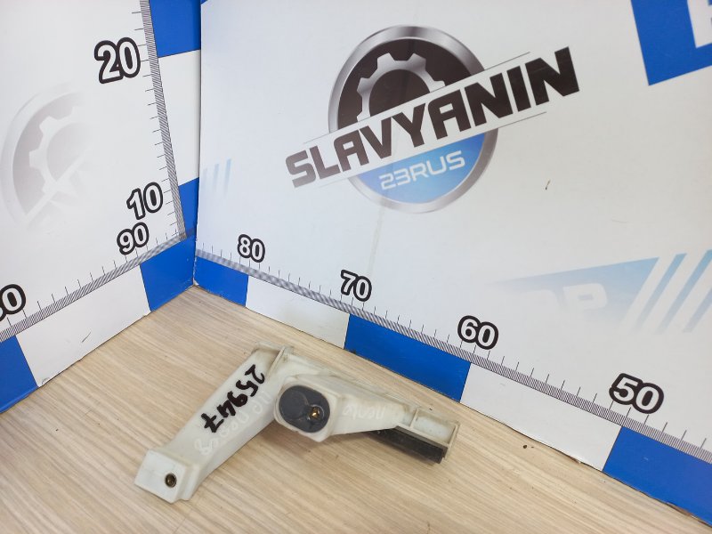 Направляющая стекла двери передняя правая Peugeot 408 2013 NFU TU5JP4 9657248480 Б/У