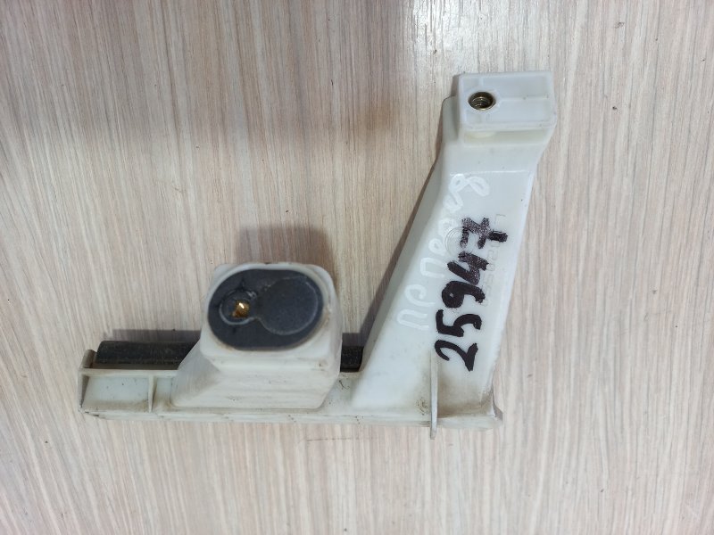 Направляющая стекла двери передняя правая 408 2013 NFU TU5JP4