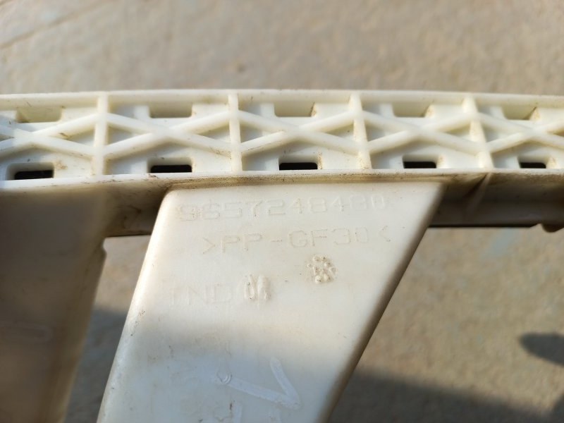 Направляющая стекла двери передняя правая 408 2013 NFU TU5JP4