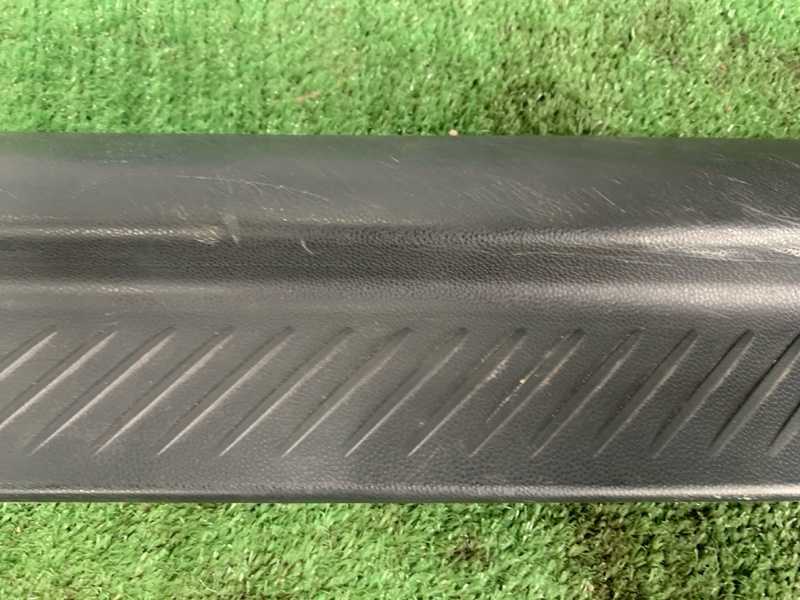 Накладка на порог салона передняя правая Mazda3 2004 JMZ BK ZL