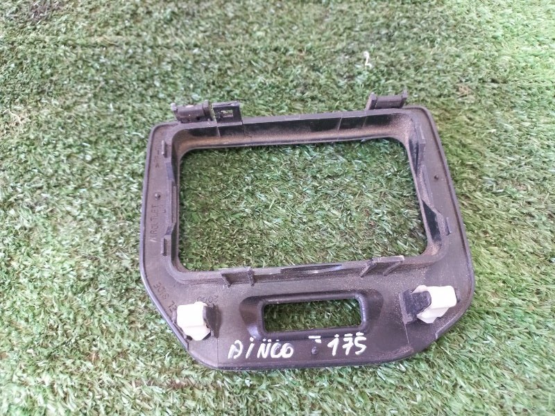 Накладка на торпедо передняя левая Dingo 1999 CQ2A 4g15 gdi