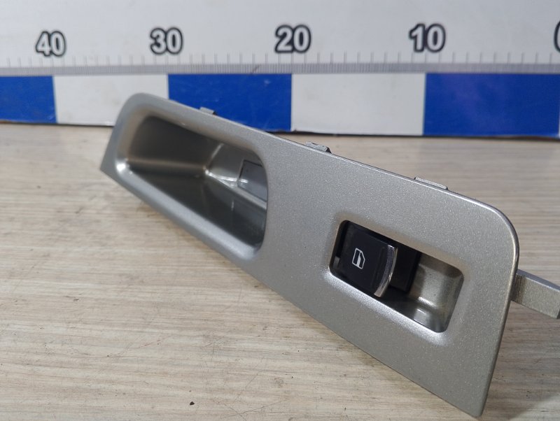 Кнопка стеклоподъемника задняя правая H6 2016 H6 GW4G15B