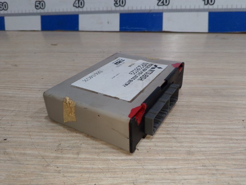 Блок управления центральным замком Carisma 1998 DA2A 4g93 GDI Блок управления центральным замком Carisma 1998 DA2A 4g93 GDI