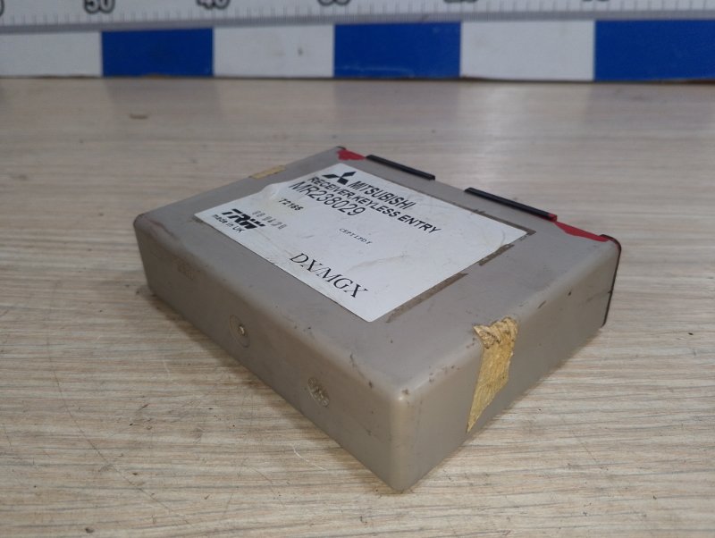 Блок управления центральным замком Carisma 1998 DA2A 4g93 GDI Блок управления центральным замком Carisma 1998 DA2A 4g93 GDI