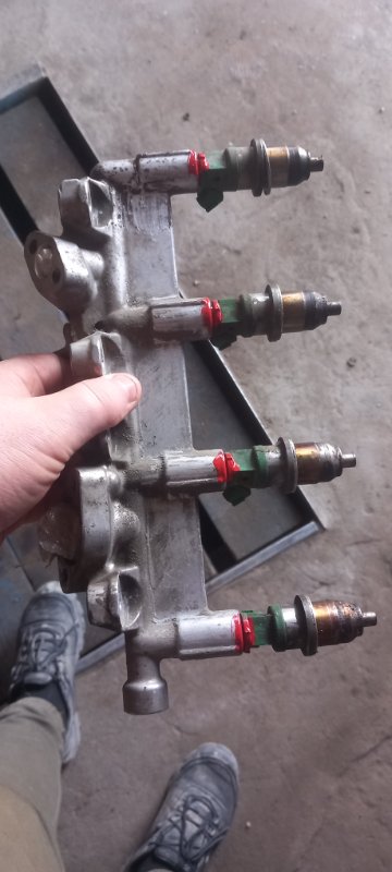 Форсунки с рампой Mitsubishi Lancer Cedia 2000 CS2A 4g15 gdi Б/У